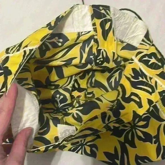 Guess vintage floral print swim trunk shorts mens size 34 color yellow black - Picture 7 of 9